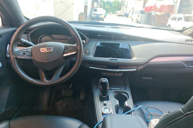 Used Cadillac XT4 2022 28T Two-Wheel Drive Prestige Version Center Console
