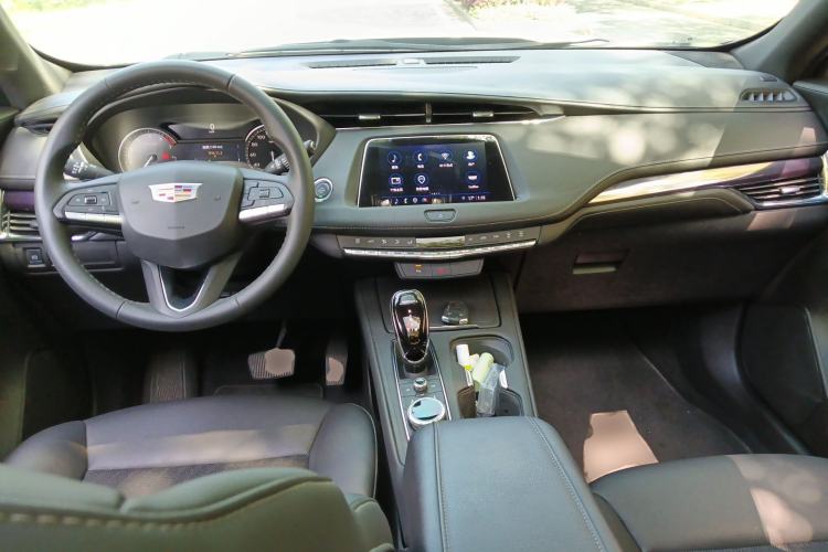 Used Cadillac XT4 2022 28T Two-Wheel Drive Fashion Edition Center Console