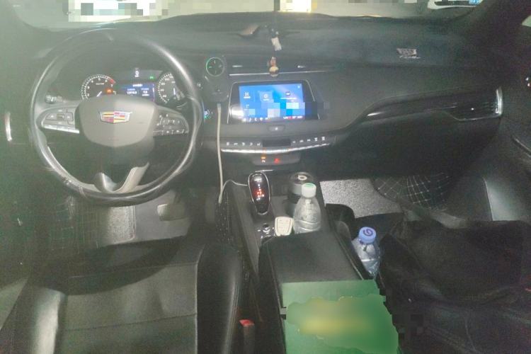 Used Cadillac XT4 2022 28T Two-Wheel Drive Fashion Edition Center Console