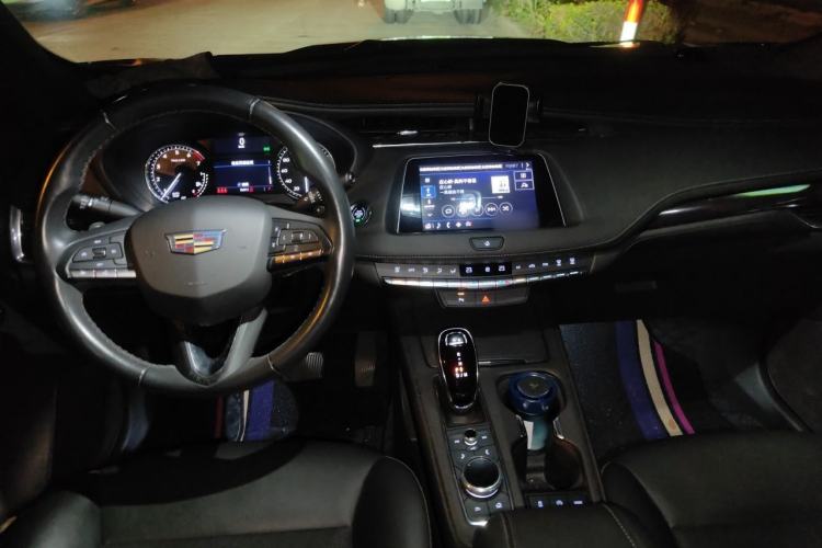 Used Cadillac XT4 2022 28T Two-Wheel Drive Fashion Edition Center Console