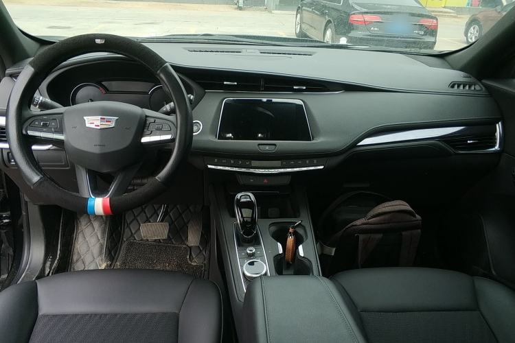 Used Cadillac XT4 2022 28T Two-Wheel Drive Fashion Edition Center Console