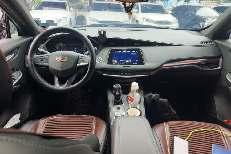 Used Cadillac XT4 2022 28T Two-Wheel Drive Fashion Edition Center Console