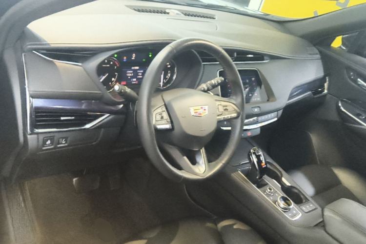 Used Cadillac XT4 2022 28T Two-Wheel Drive Fashion Edition Center Console
