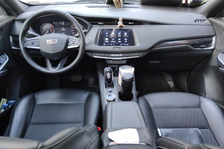 Used Cadillac XT4 2022 28T Two-Wheel Drive Fashion Edition Center Console