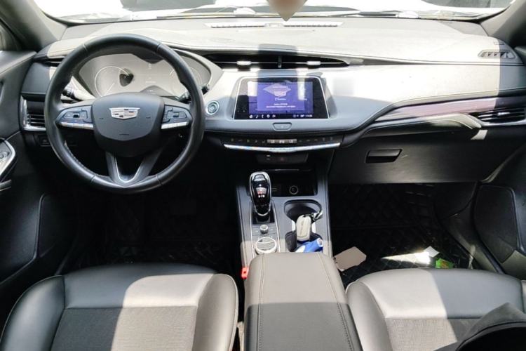 Used Cadillac XT4 2022 28T Two-Wheel Drive Fashion Edition Center Console