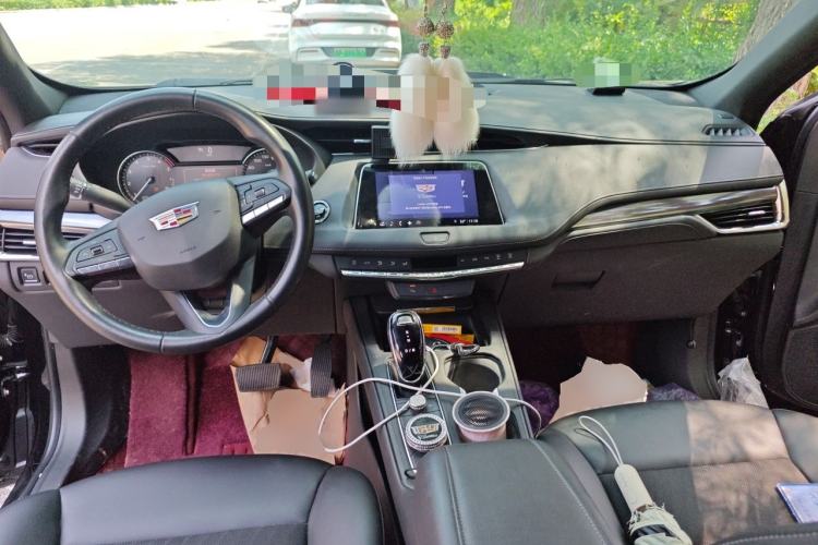 Used Cadillac XT4 2022 28T Two-Wheel Drive Fashion Edition Center Console