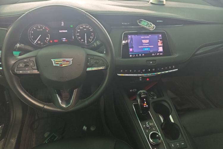 Used Cadillac XT4 2022 28T Two-Wheel Drive Fashion Edition Center Console