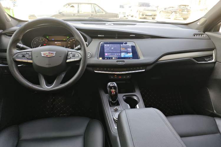 Used Cadillac XT4 2022 28T Two-Wheel-Drive Luxury Version Center Console