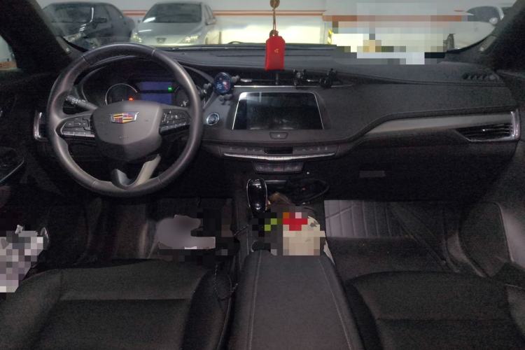 Used Cadillac XT4 2022 28T Two-Wheel-Drive Luxury Version Center Console