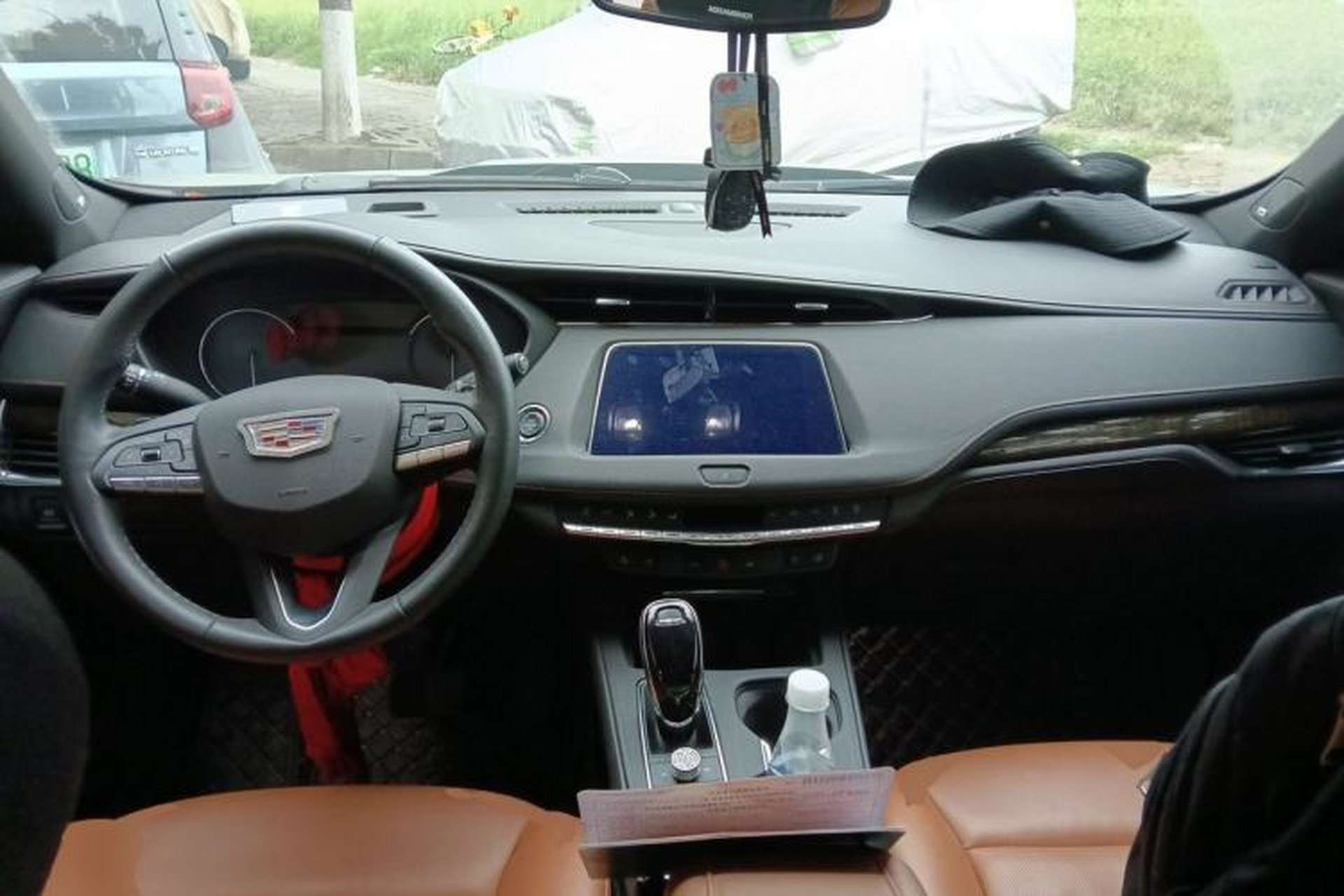 Used Cadillac XT4 2022 28T Two-Wheel Drive Prestige Version Center Console