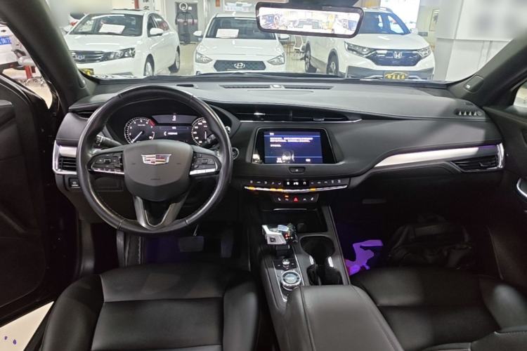 Used Cadillac XT4 2022 28T Two-Wheel-Drive Luxury Version Center Console