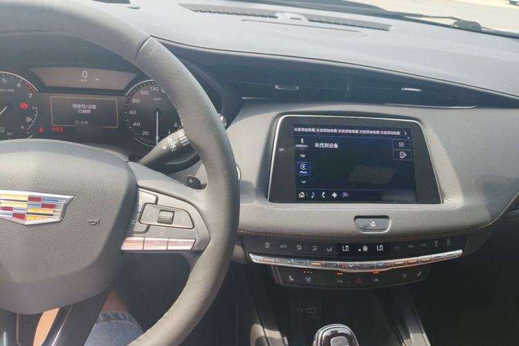 Used Cadillac XT4 2022 28T Four-Wheel Drive Prestige Version Center Console