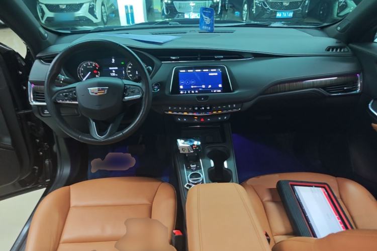 Used Cadillac XT4 2022 28T Two-Wheel Drive Prestige Version Center Console