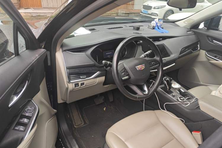 Used Cadillac XT4 2022 28T Two-Wheel-Drive Luxury Version Driver Seat