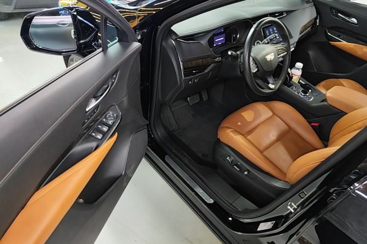 Used Cadillac XT4 2022 28T Four-Wheel Drive Prestige Version Driver Seat