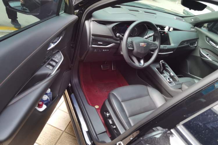 Used Cadillac XT4 2022 28T Four-Wheel Drive Platinum Edition Driver Seat