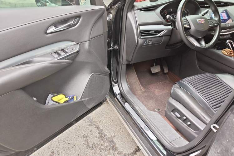 Used Cadillac XT4 2022 28T Two-Wheel-Drive Luxury Version Driver Seat