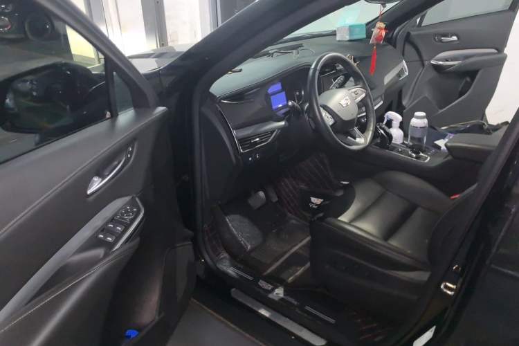 Used Cadillac XT4 2022 28T Two-Wheel-Drive Luxury Version Driver Seat