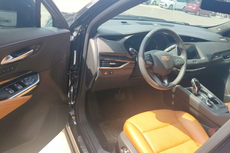 Used Cadillac XT4 2022 28T Four-Wheel Drive Prestige Version Driver Seat