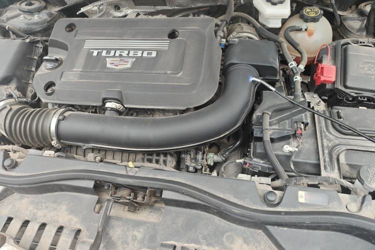 Used Cadillac XT4 2022 28T Two-Wheel-Drive Luxury Version Engine Bay