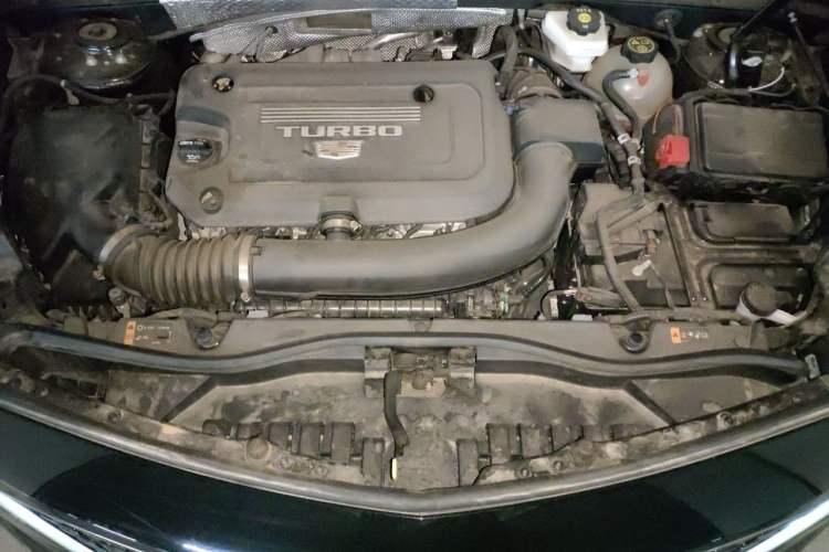 Used Cadillac XT4 2022 28T Two-Wheel-Drive Luxury Version Engine Bay