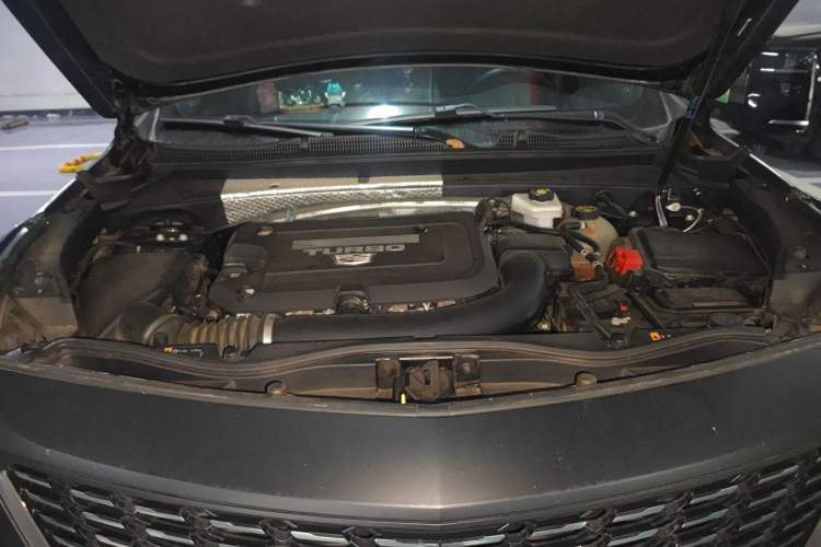 Used Cadillac XT4 2022 28T Two-Wheel-Drive Luxury Version Engine Bay