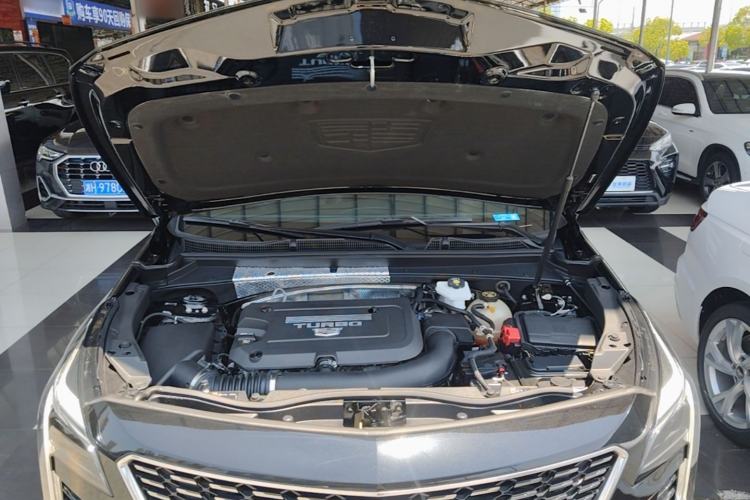 Used Cadillac XT4 2022 28T Two-Wheel-Drive Luxury Version Engine Bay
