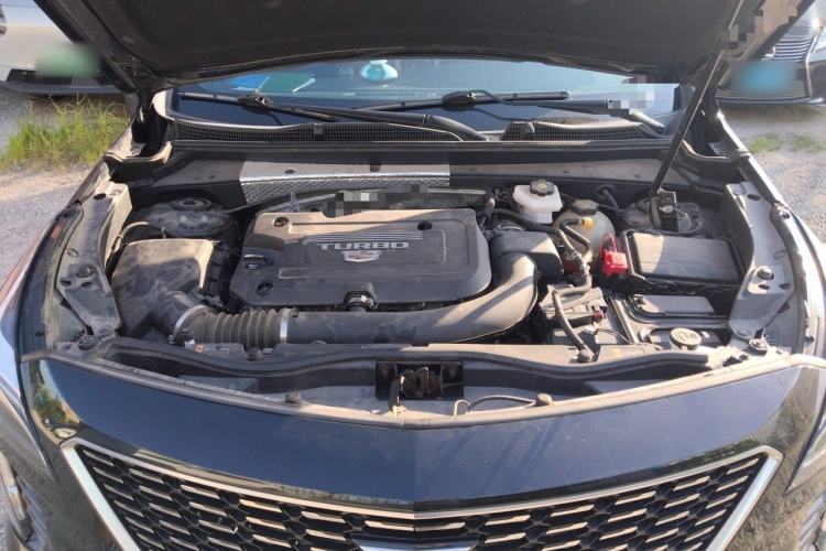 Used Cadillac XT4 2022 28T Two-Wheel-Drive Luxury Version Engine Bay