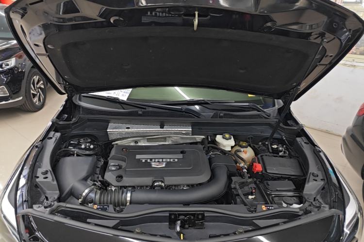Used Cadillac XT4 2022 28T Two-Wheel-Drive Luxury Version Engine Bay