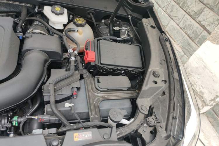 Used Cadillac XT4 2022 28T Two-Wheel Drive Fashion Edition Engine Bay Left