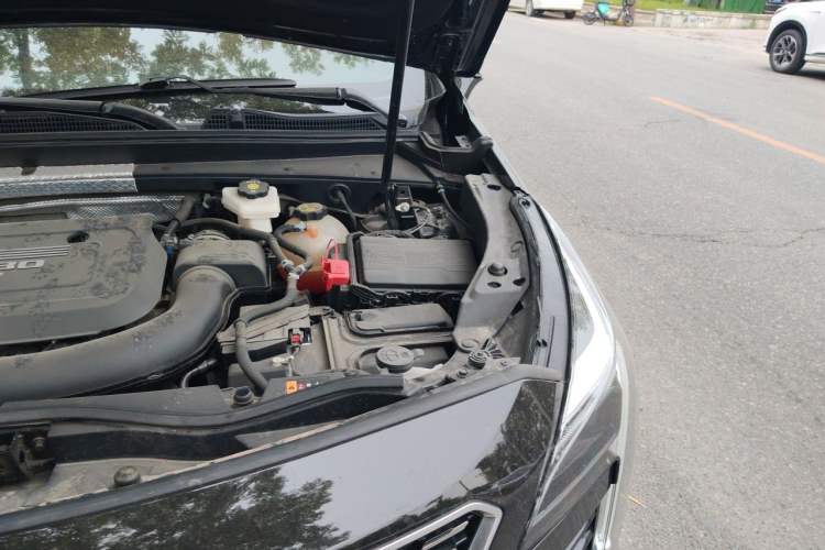 Used Cadillac XT4 2022 28T Two-Wheel Drive Prestige Version Engine Bay Left