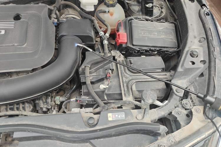 Used Cadillac XT4 2022 28T Two-Wheel-Drive Luxury Version Engine Bay Left