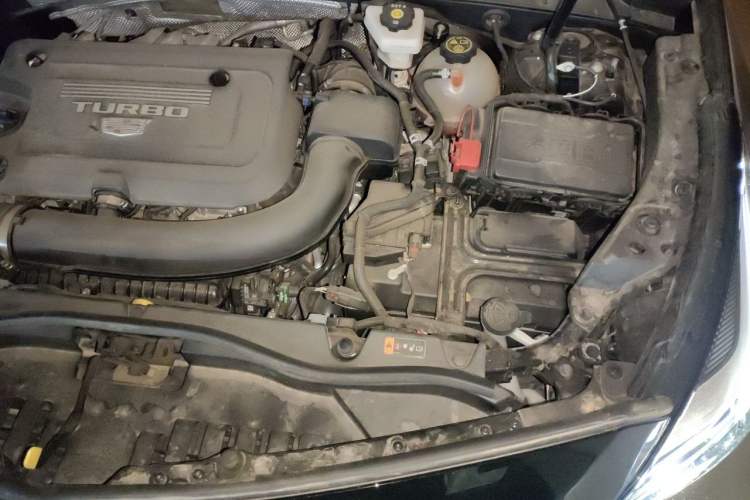 Used Cadillac XT4 2022 28T Two-Wheel-Drive Luxury Version Engine Bay Left