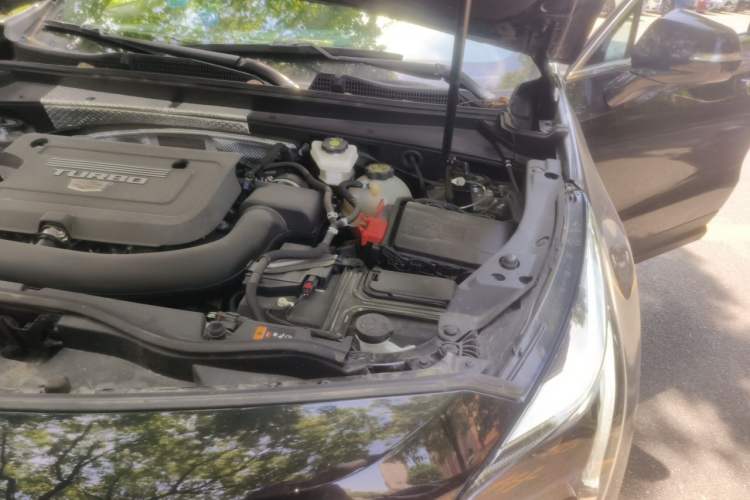 Used Cadillac XT4 2022 28T Two-Wheel Drive Fashion Edition Engine Bay Left
