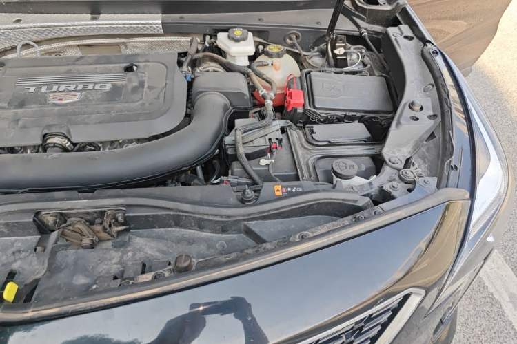 Used Cadillac XT4 2022 28T Two-Wheel Drive Fashion Edition Engine Bay Left