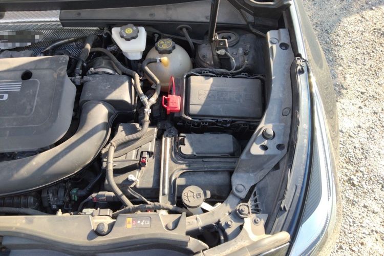 Used Cadillac XT4 2022 28T Two-Wheel-Drive Luxury Version Engine Bay Left
