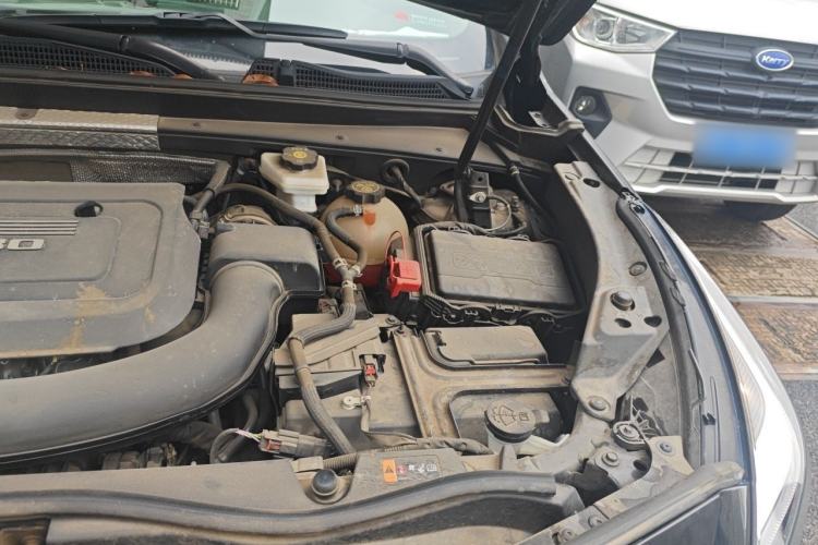 Used Cadillac XT4 2022 28T Two-Wheel-Drive Luxury Version Engine Bay Left