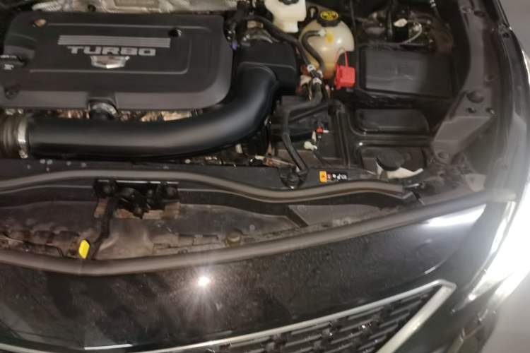 Used Cadillac XT4 2022 28T Four-Wheel Drive Prestige Version Engine Bay Left