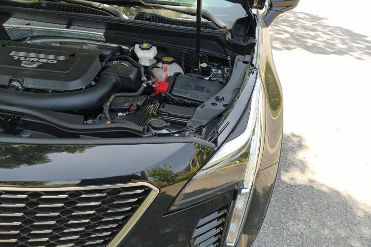 Used Cadillac XT4 2022 28T Two-Wheel Drive Fashion Edition Engine Bay Left