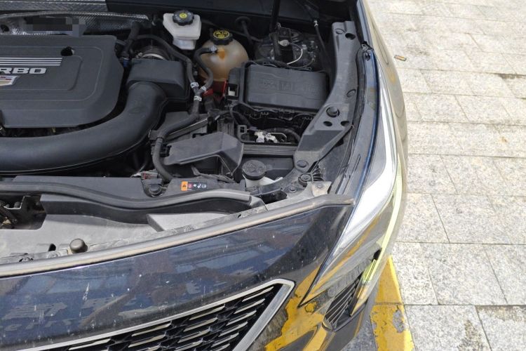 Used Cadillac XT4 2022 28T Two-Wheel-Drive Luxury Version Engine Bay Left