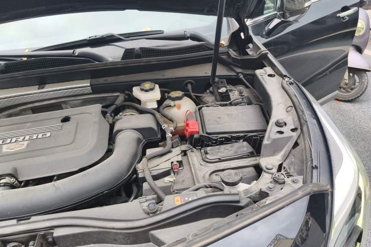 Used Cadillac XT4 2022 28T Two-Wheel Drive Prestige Version Engine Bay Left
