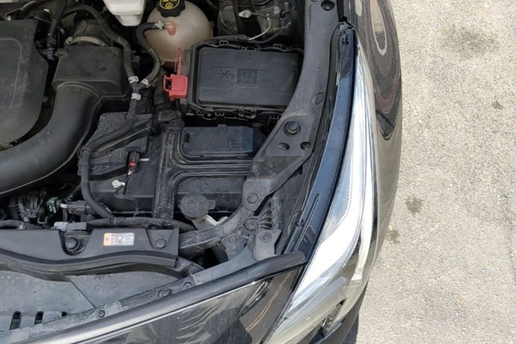 Used Cadillac XT4 2022 28T Two-Wheel Drive Fashion Edition Engine Bay Left