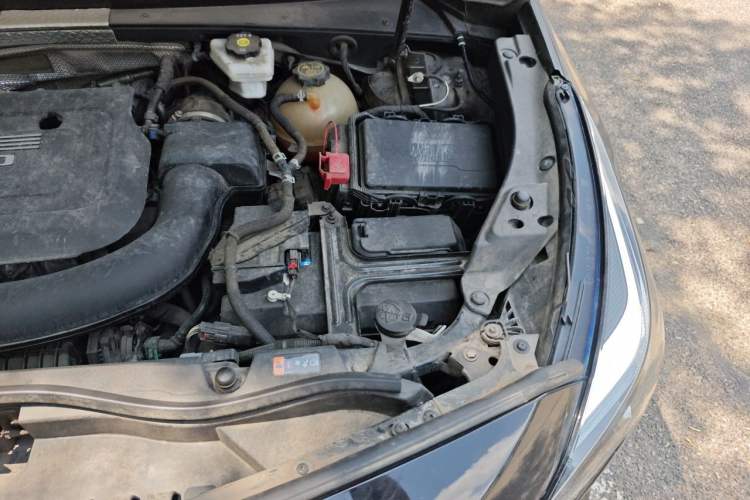 Used Cadillac XT4 2022 28T Two-Wheel Drive Fashion Edition Engine Bay Left