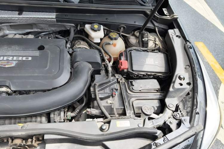 Used Cadillac XT4 2022 28T Two-Wheel-Drive Luxury Version Engine Bay Left