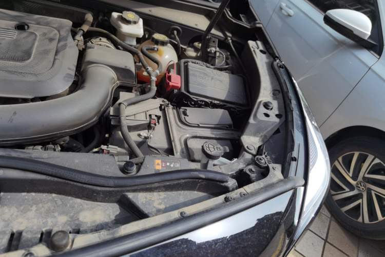 Used Cadillac XT4 2022 28T Four-Wheel Drive Platinum Edition Engine Bay Left