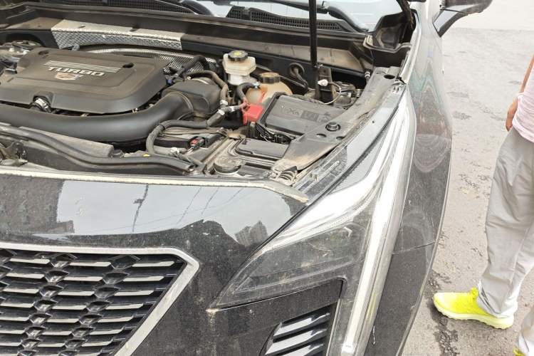 Used Cadillac XT4 2022 28T Two-Wheel-Drive Luxury Version Engine Bay Left