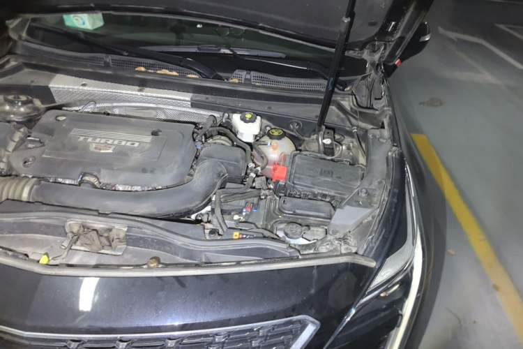 Used Cadillac XT4 2022 28T Two-Wheel-Drive Luxury Version Engine Bay Left