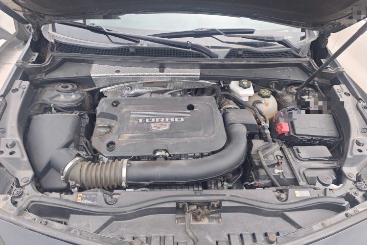 Used Cadillac XT4 2022 28T Two-Wheel-Drive Luxury Version Engine Bay
