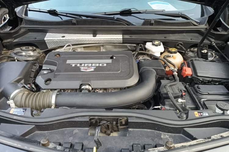 Used Cadillac XT4 2022 28T Two-Wheel-Drive Luxury Version Engine Bay