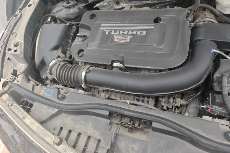 Used Cadillac XT4 2022 28T Two-Wheel-Drive Luxury Version Engine Bay Right